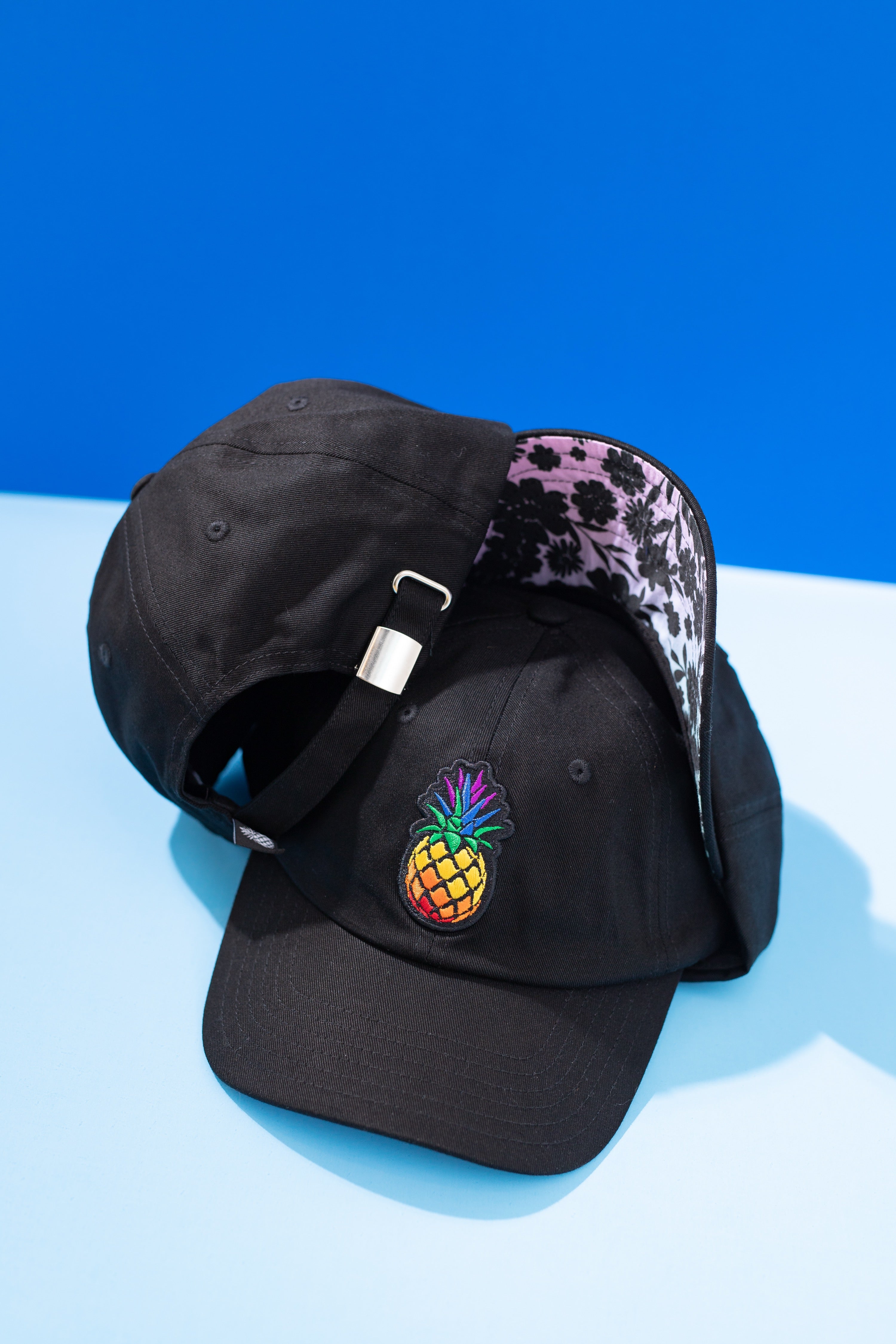 Trendy Pineapple Unst Black Rainbow